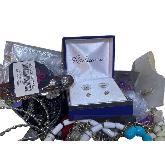 Vintage 10 pound jewelry mystery  lot most wearable pieces craft rhinestones - Picture 5 of 10